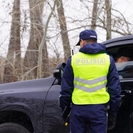 В ВКО сотрудники полиции используют приложение «Қорғау» для выявления нарушений на дорогах