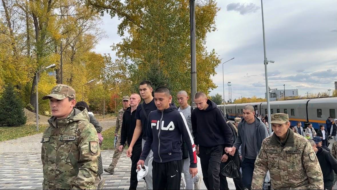 Новобранцев торжественно встретили в Усть-Каменогорске