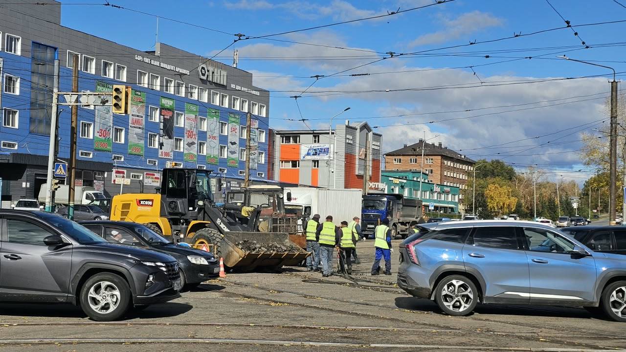В Усть-Каменогорске ведутся дорожные работы на проблемном перекрестке