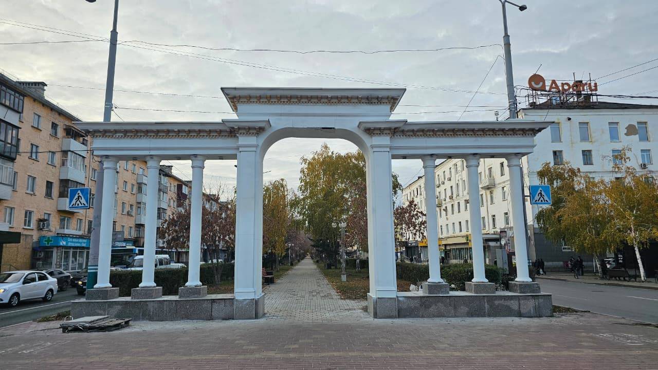 В Усть-Каменогорске начался ремонт аллеи на проспекте Назарбаева