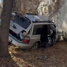 В Усть-Каменогорске автомобиль врезался в дерево