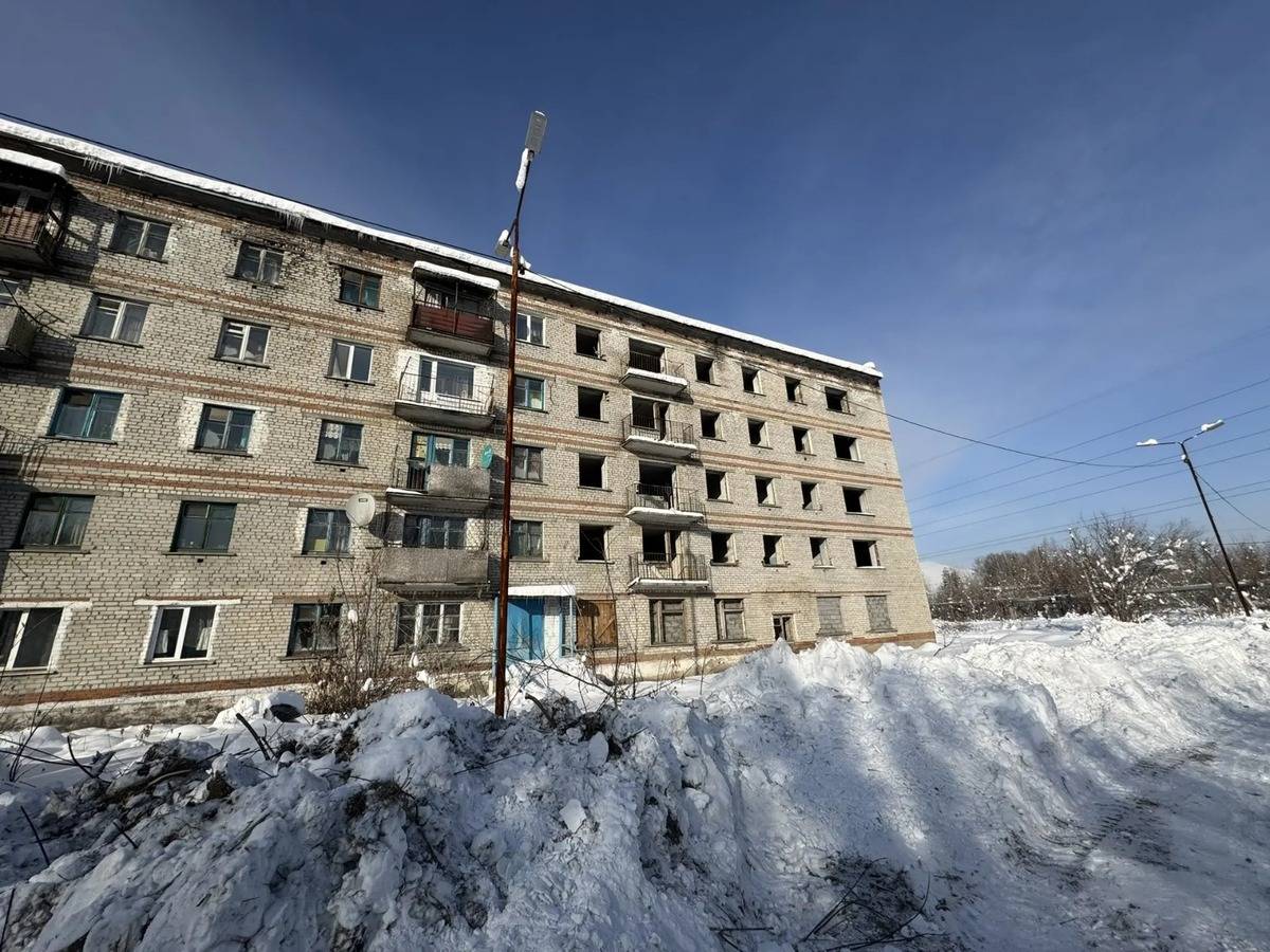 ШҚО. Алтай қаласында көпқабатты үйде 25 жылдан бері бос тұрған подъезді қалпына келтірмекші