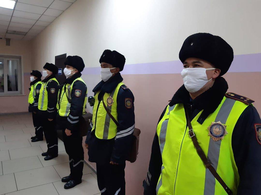 В Усть-Каменогорске сотрудников полиции обеспечили масками