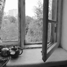 В Усть-Каменогорске пятилетний ребенок выпал из окна и скончался от полученных травм
