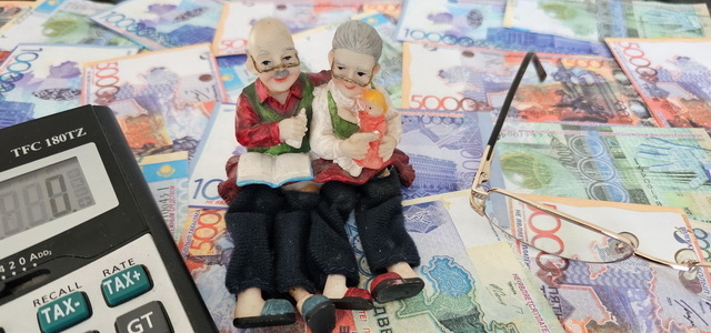 Насколько выросли пенсии и пособия в Казахстане в 2026 году