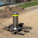 В Усть-Каменогорске на территории Левобережного парка монтируют противотаранное оборудование