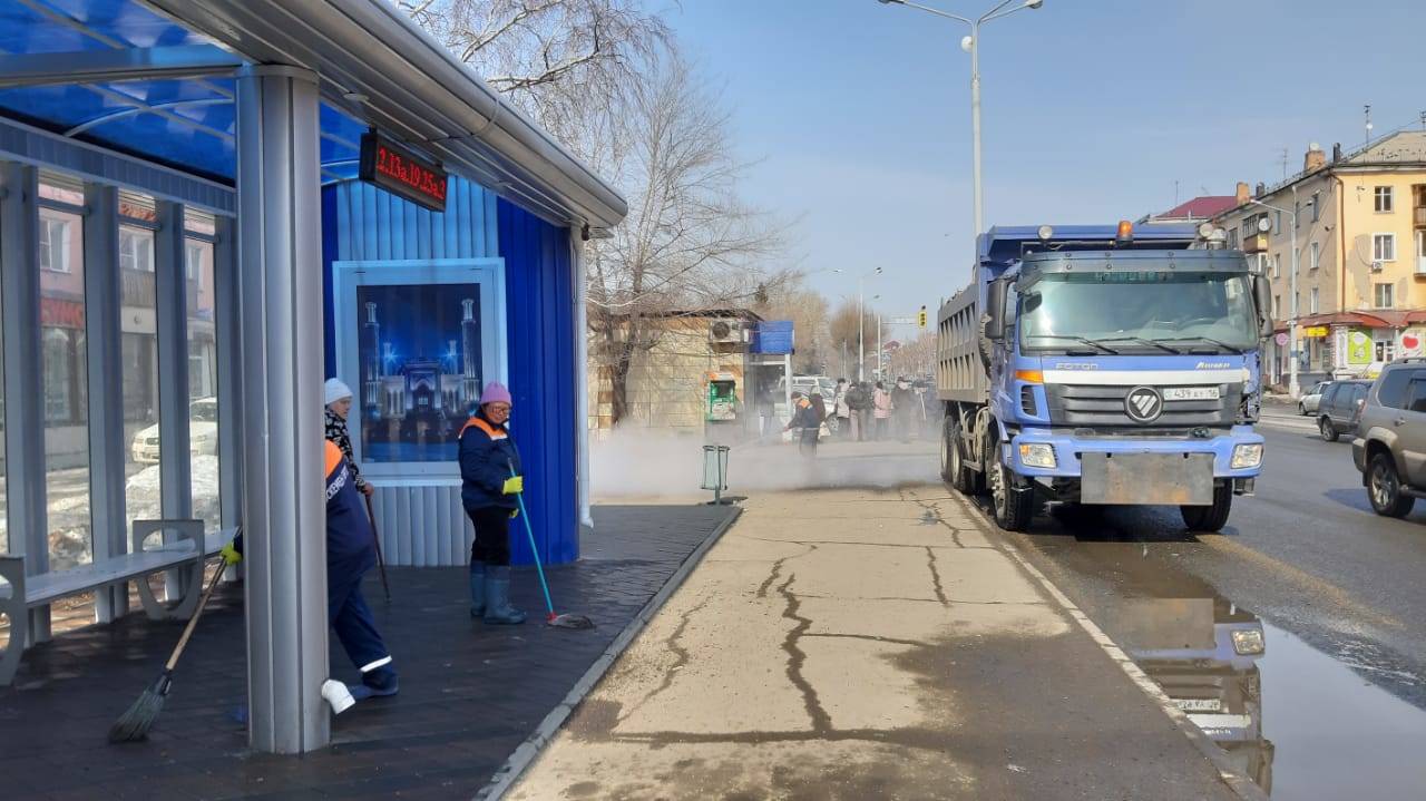В Усть-Каменогорске ведется санитарная обработка объектов общего пользования