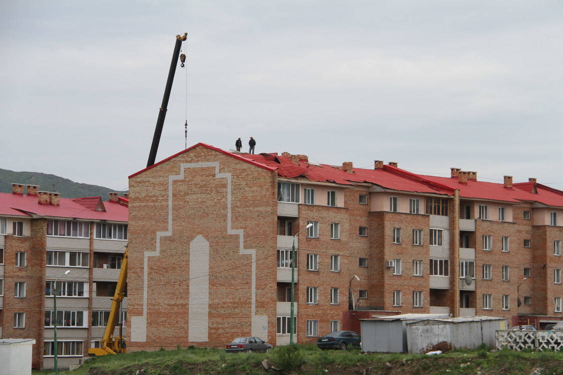 В Усть-Каменогорске житель многоэтажки, с которой ветром сорвало кровлю,  упал с крыши и разбился насмерть | YK-news.kz