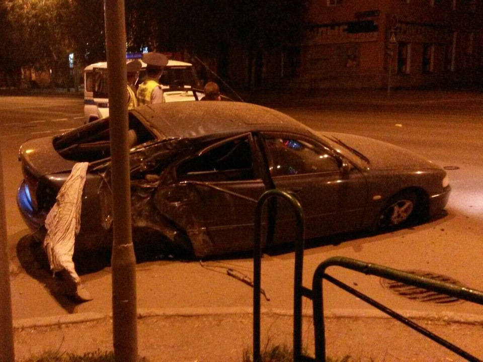 В Усть-Каменогорске водитель иномарки едва не разбился из-за лопнувшего колеса