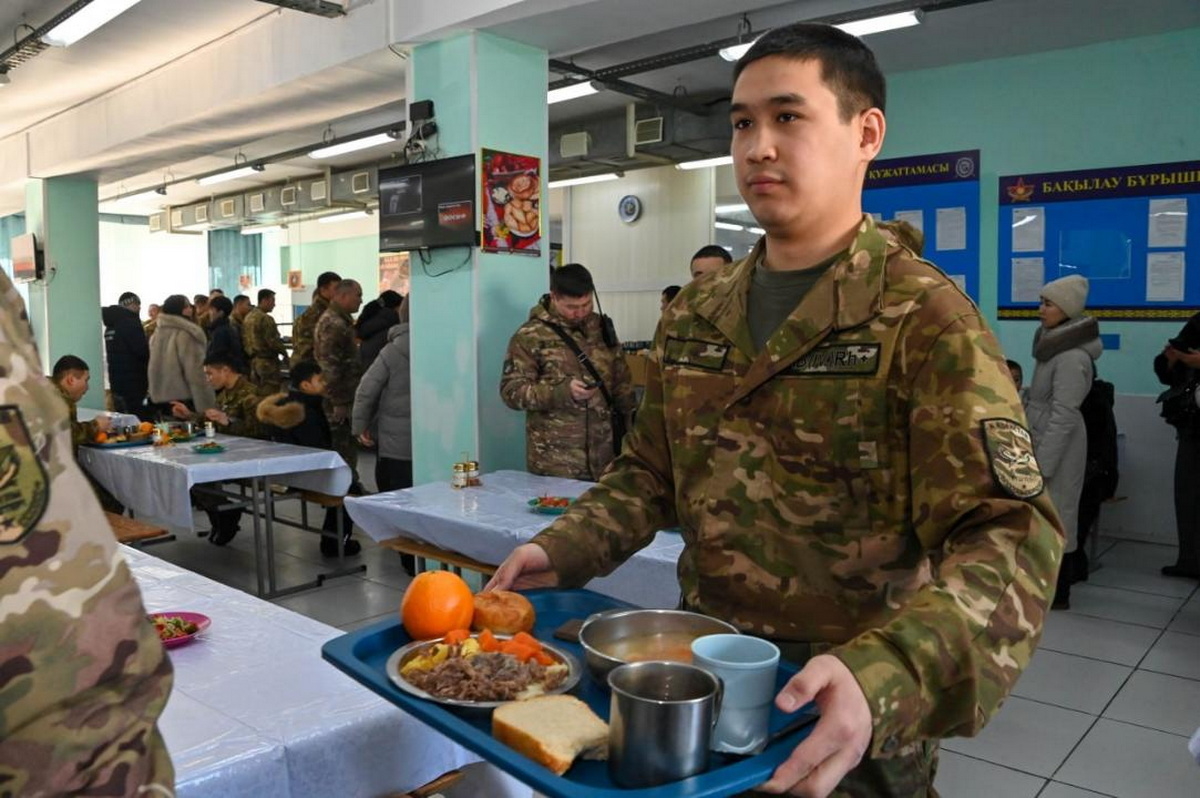 В армии Казахстана появится «шведский стол» и блюда нацкухни