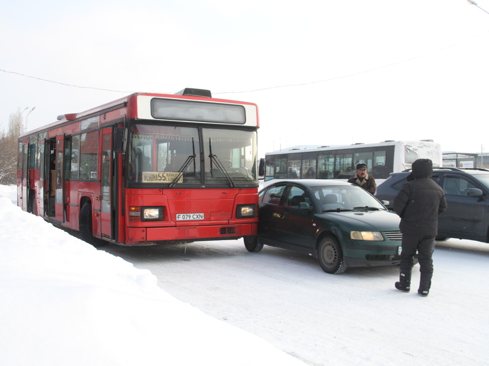 Автовокзал барнаул усть каменогорск. Автобусы Усть-Каменогорск. Автовокзал Усть-Каменогорск. Усть-Каменогорск общественный транспорт. Барнаульский автобус.