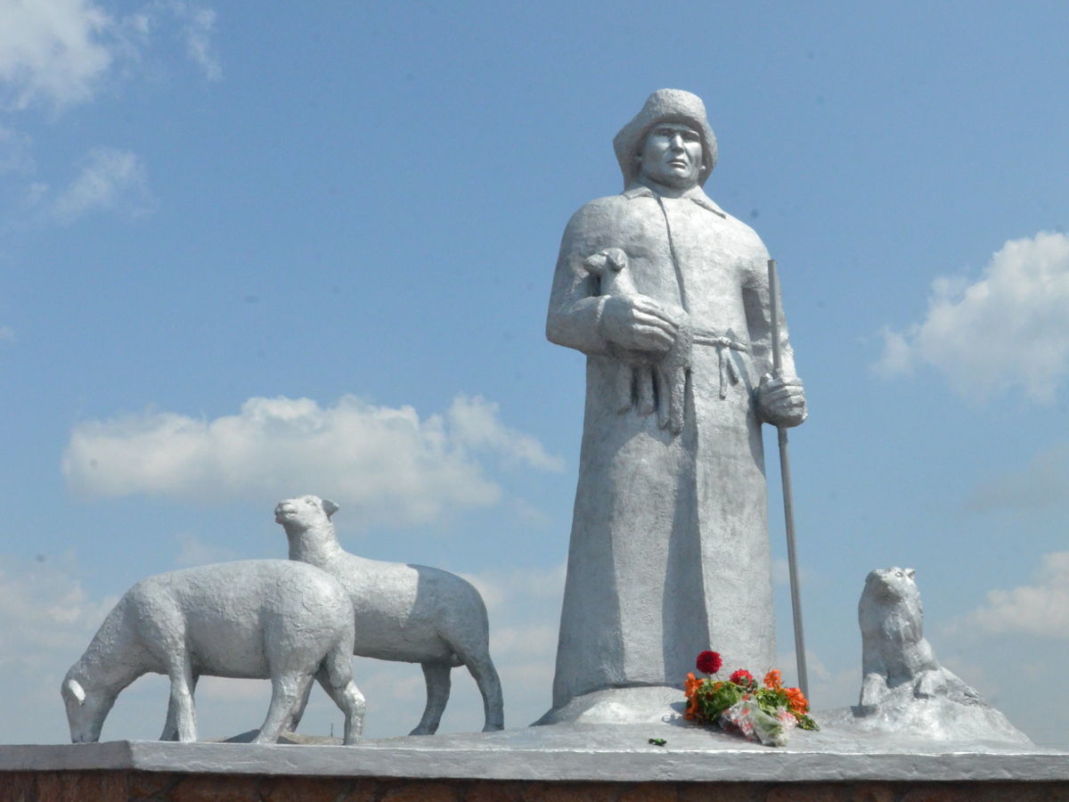 монументы казахстана