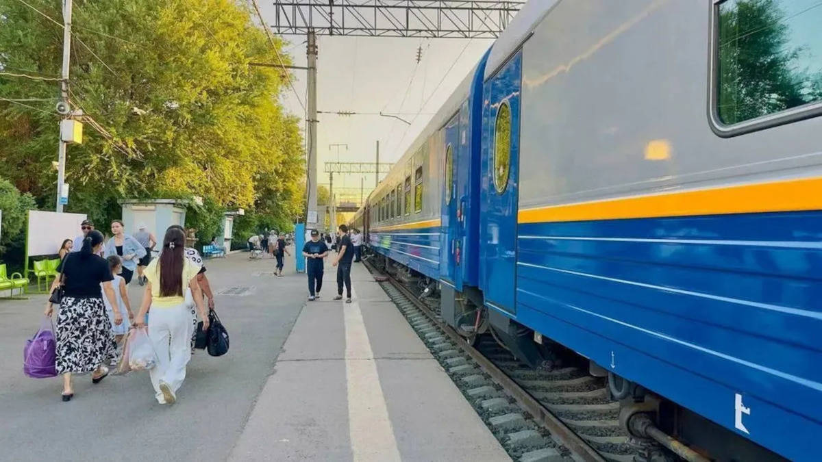 Международные поезда могут перестать останавливаться на части станций в Казахстане