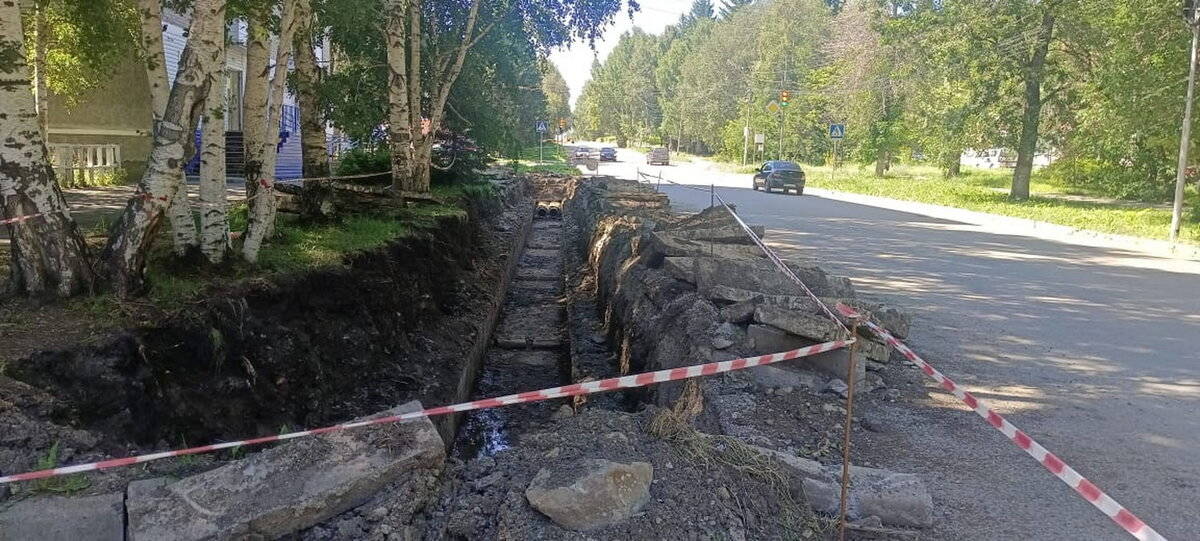 Разрытые дороги после ремонта тепловых сетей в Риддере планируют восстановить осенью