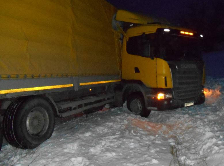 В Бородулихинском районе ВКО грузовик съехал с трассы