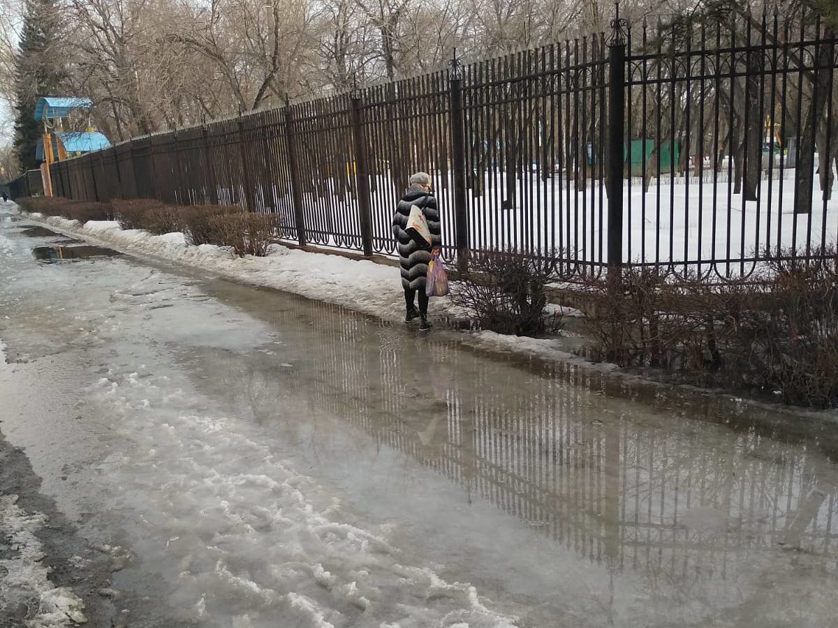 Погода усть каменогорск дней. Дождь в марте. Город затопило. Резкое потепление. Растопленный снег с улицы.