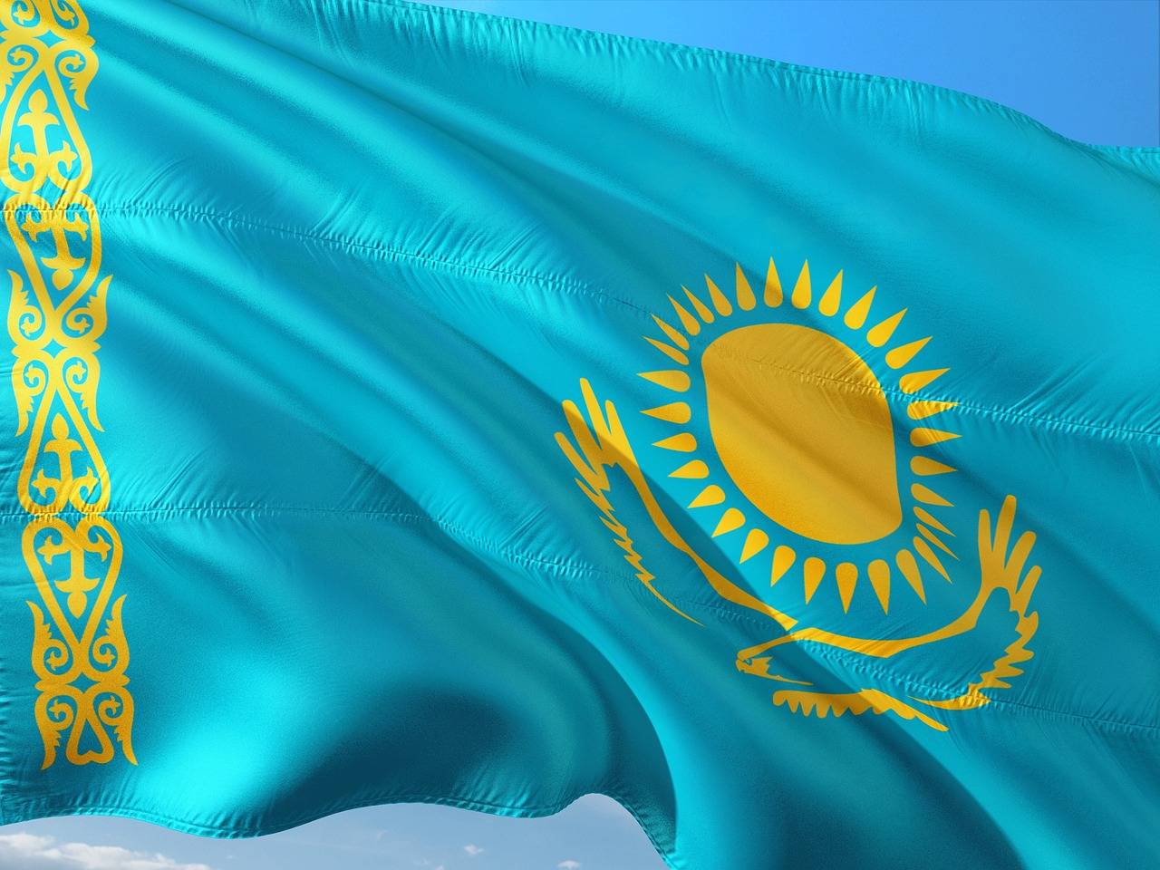 Правительство уточнило, где и как можно размещать флаг Казахстана