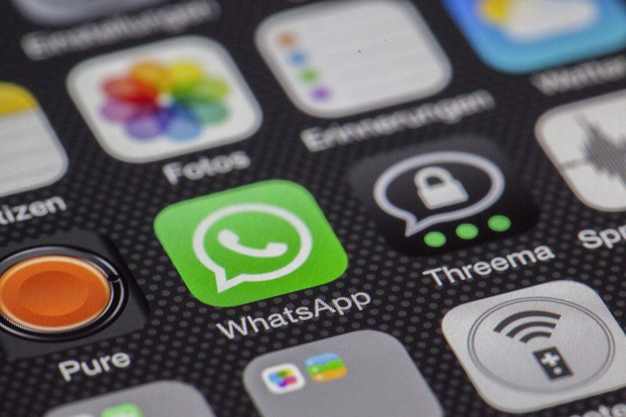 Просьбы перевести деньги: казахстанцев предупредили о взломах WhatsApp